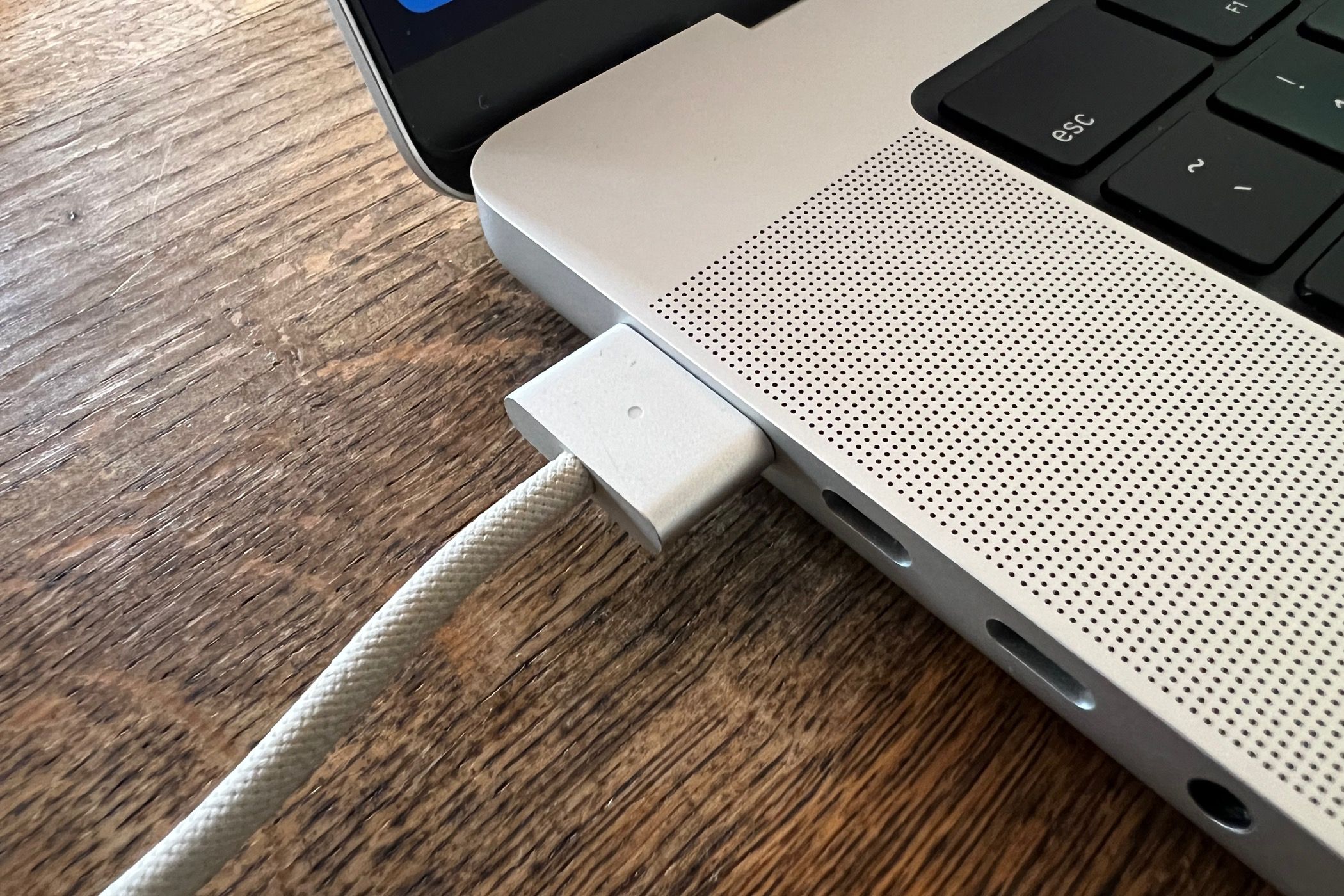 A MagSafe adapter that's plugged in but not switched on